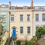 The Parade Central Flat With Parking