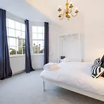 The Parade Central Flat With Parking